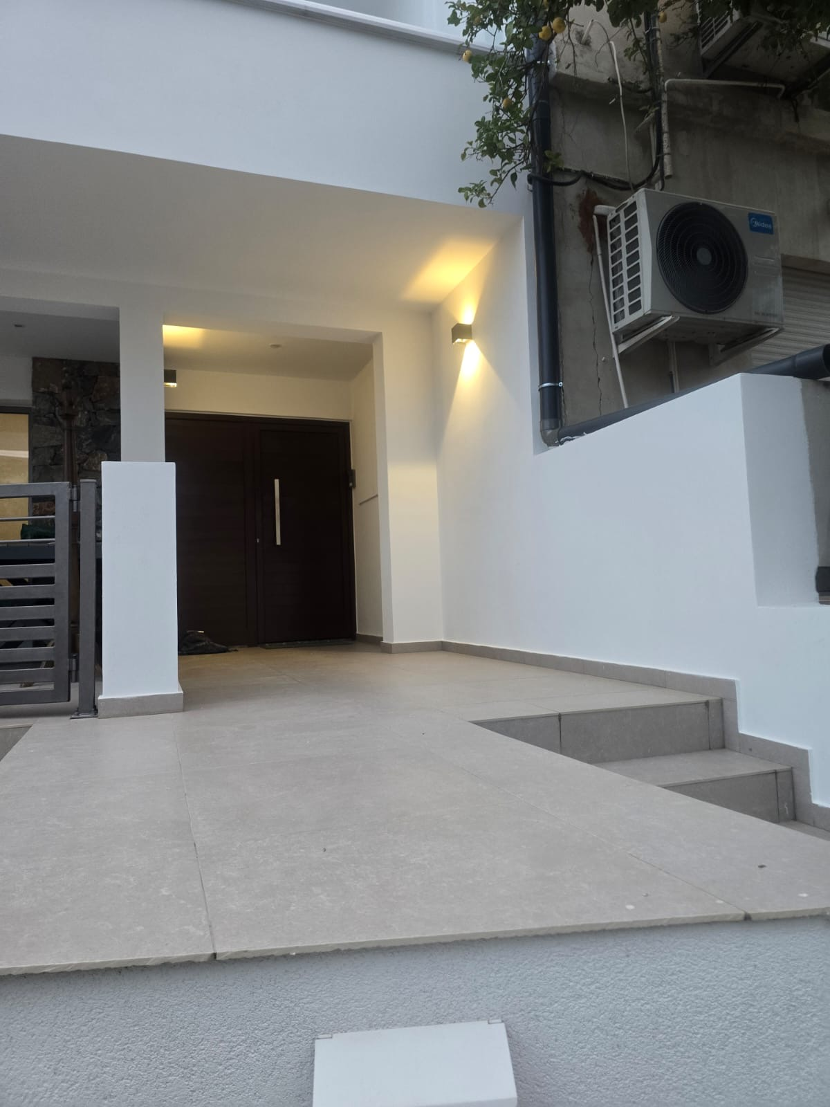 Beautiful 3-Bedroom Upper House with Roof Garden for Rent, Kato Polemidia, Limassol