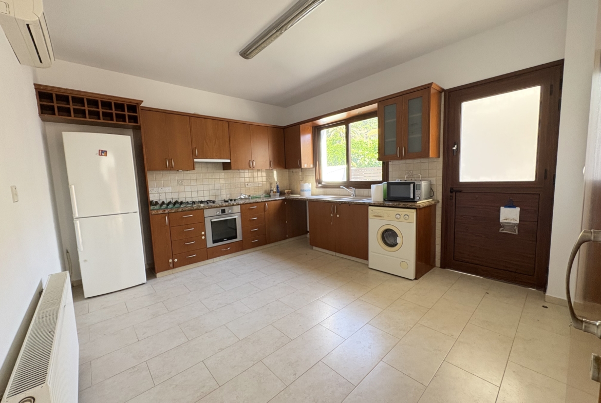 Bright 4-Bedroom Detached House with Mature Fruit Garden for Sale, Apsiou, Limassol