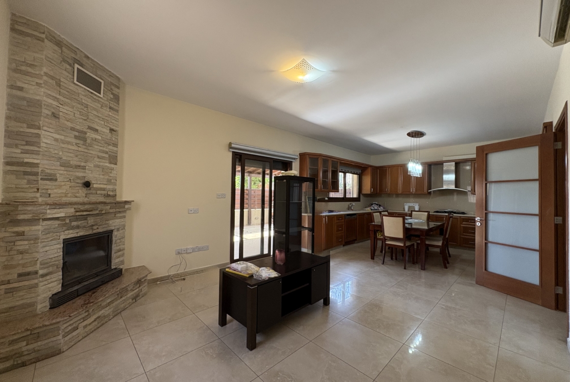 Spacious 4 – Bedroom House For Rent, Zakaki, Limassol