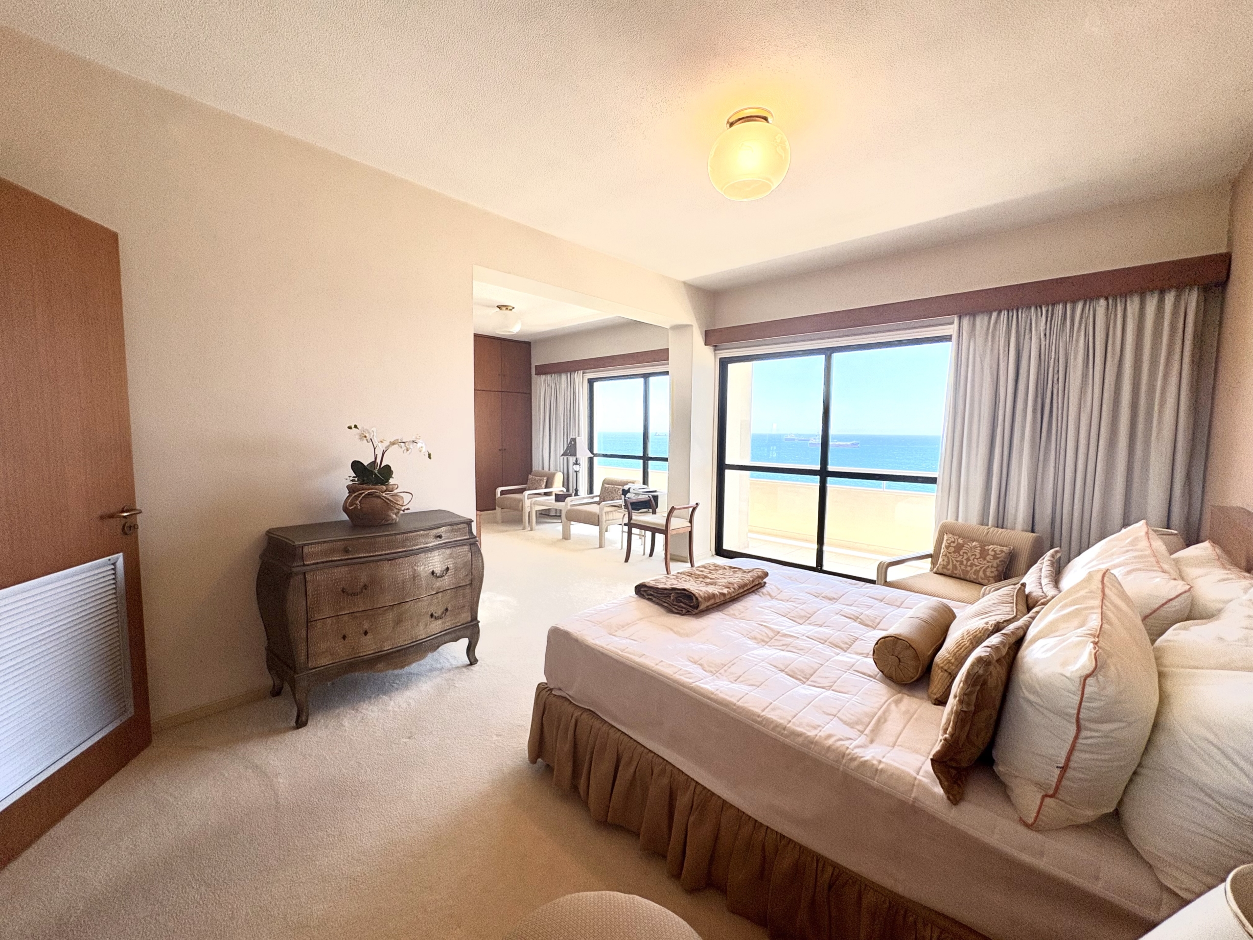 Large 4 – bedroom Penthouse Apartment for Sale, Uninterrupted Sea Views, Enaerios, Limassol