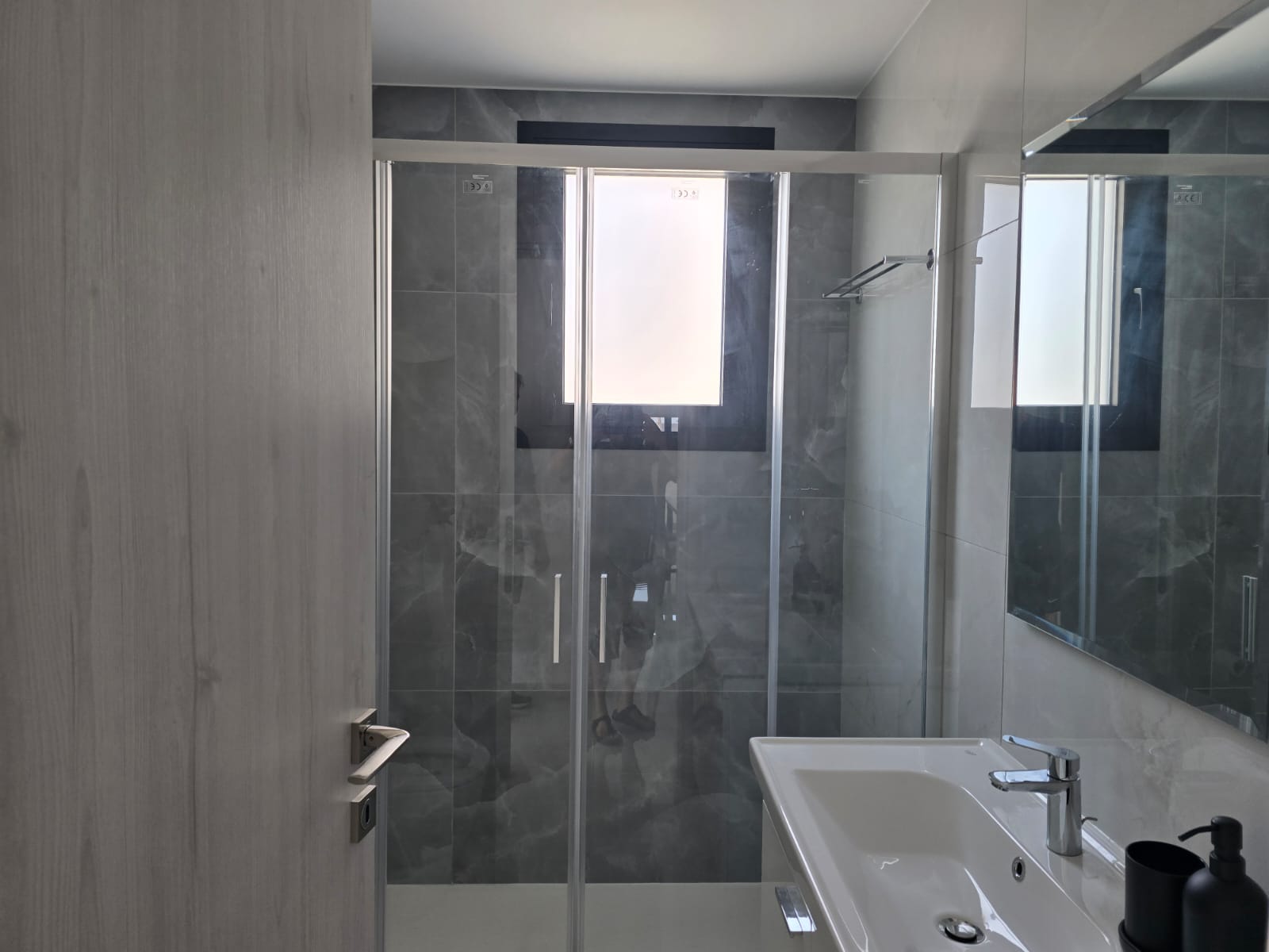 Modern 2-Bedroom Apartment for Rent, Germasogeia, Limassol