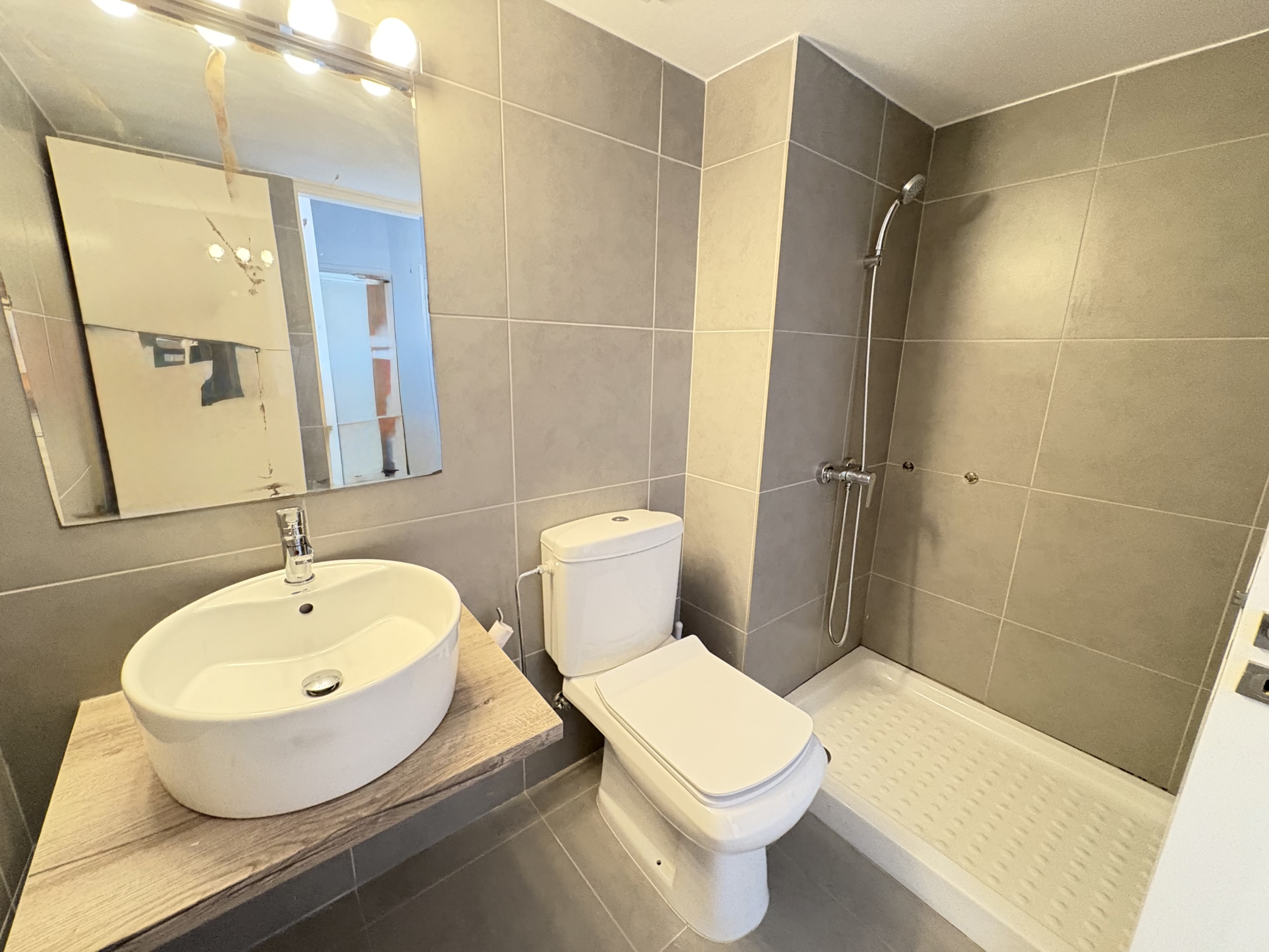 Spacious 3-Bedroom Top Floor Apartment for Rent, Renovated, Mesa Getonia, Limassol