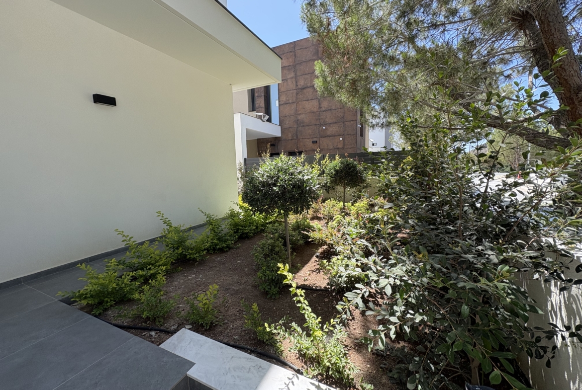 Contemporary 4-Bedroom House for Rent, Agios Tychonas, Limasso