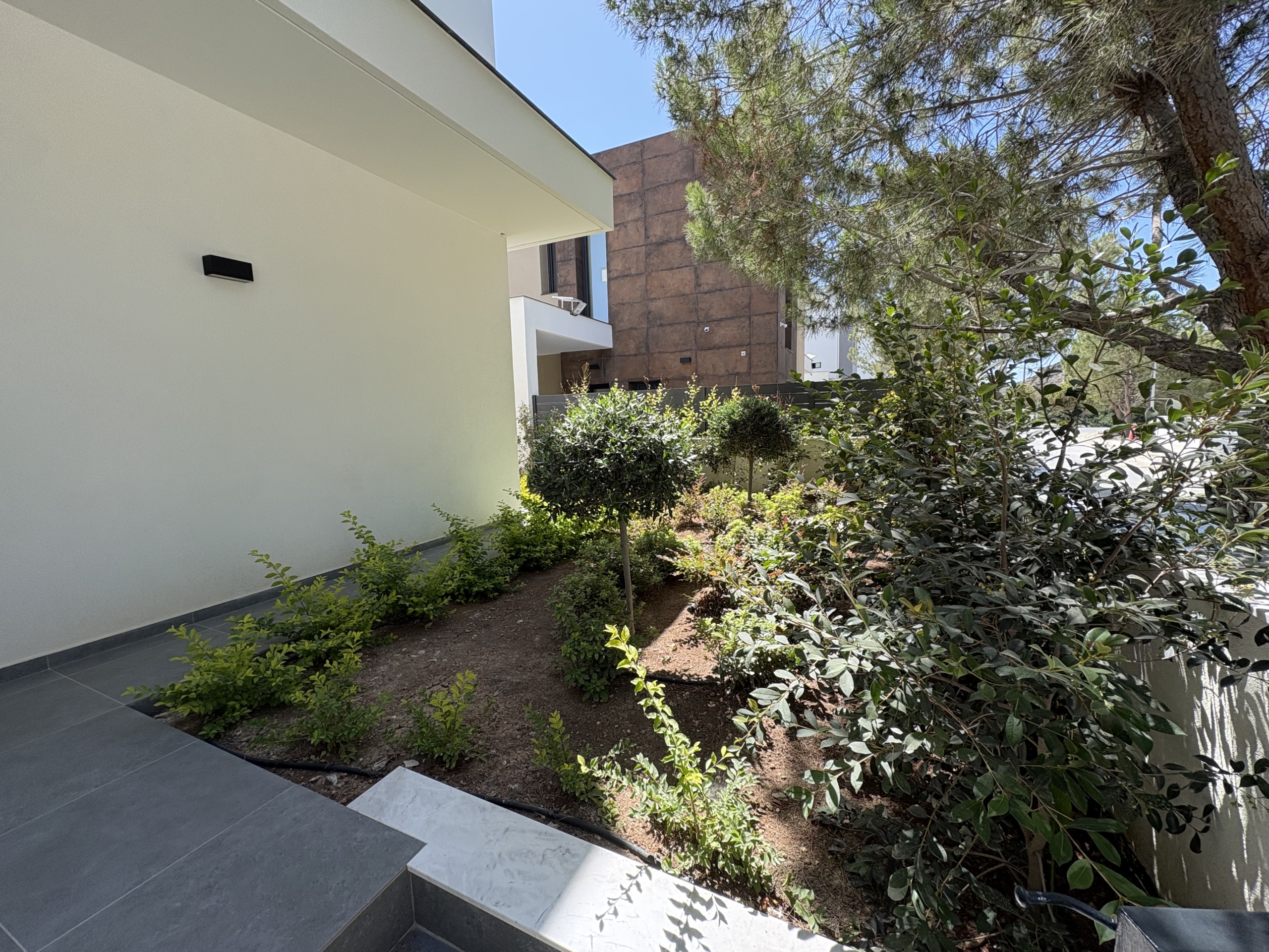 Contemporary 4-Bedroom House for Rent, Agios Tychonas, Limasso