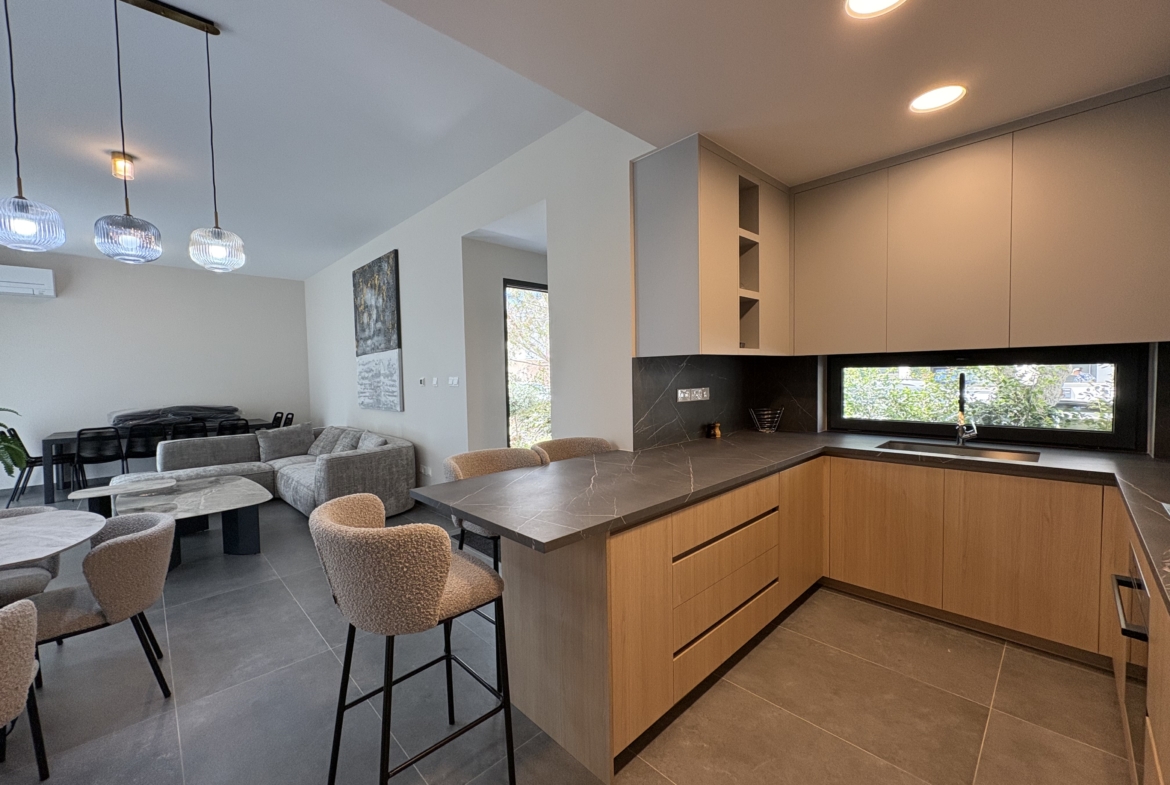 Contemporary 4-Bedroom House for Rent, Agios Tychonas, Limasso
