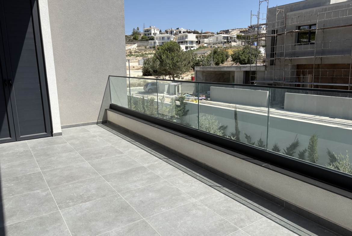 Contemporary 4-Bedroom House for Rent, Agios Tychonas, Limasso