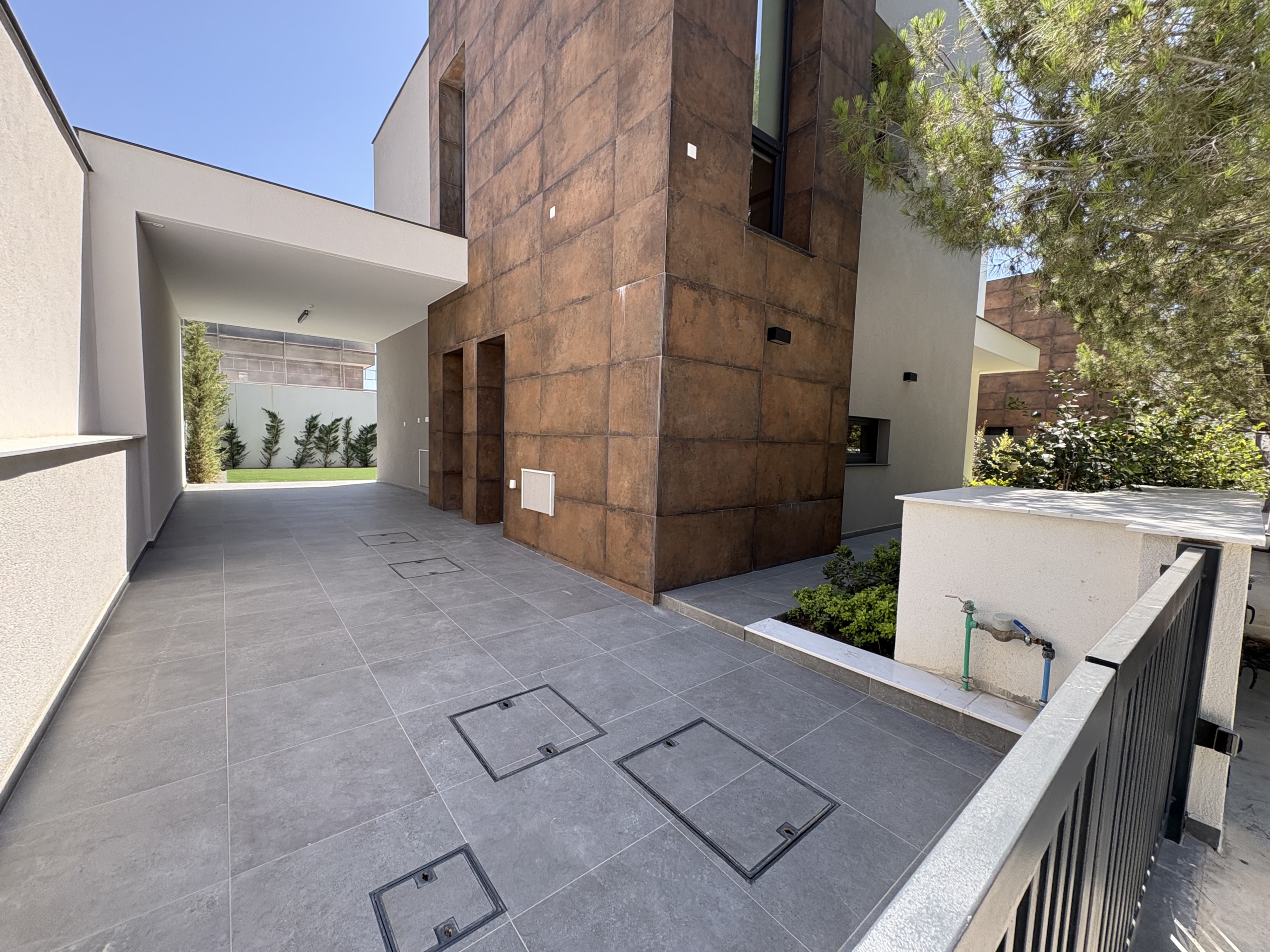 Contemporary 4-Bedroom House for Rent, Agios Tychonas, Limasso