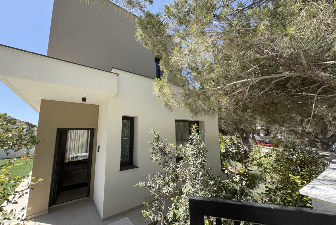 Luxury 4-Bedroom House for Rent, Agios Tychonas, Limasso