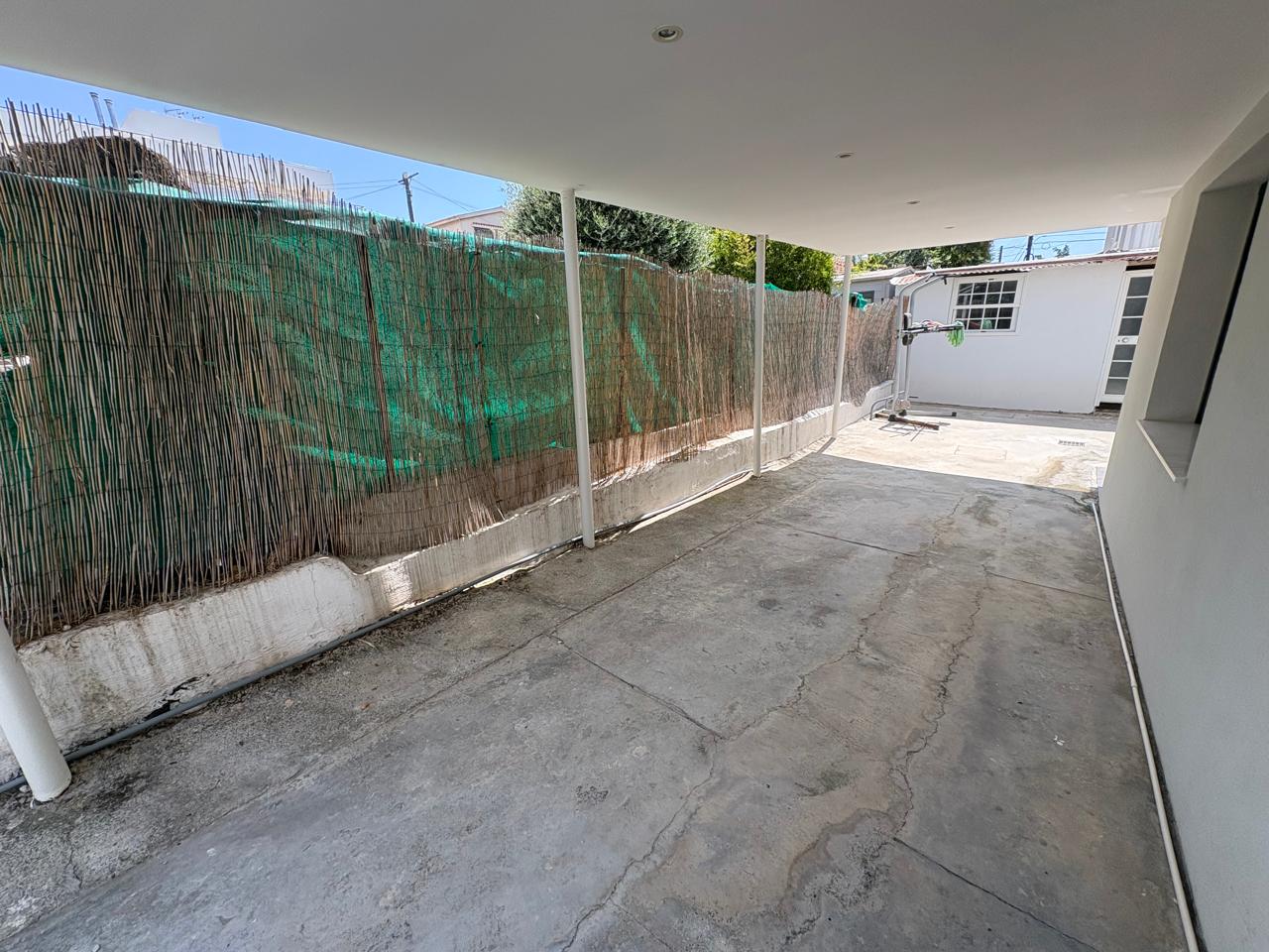 10 Fully Furnished 2-Bedroom Lower House with Private Yard for Reant, Mesa Geitonia, Limassol