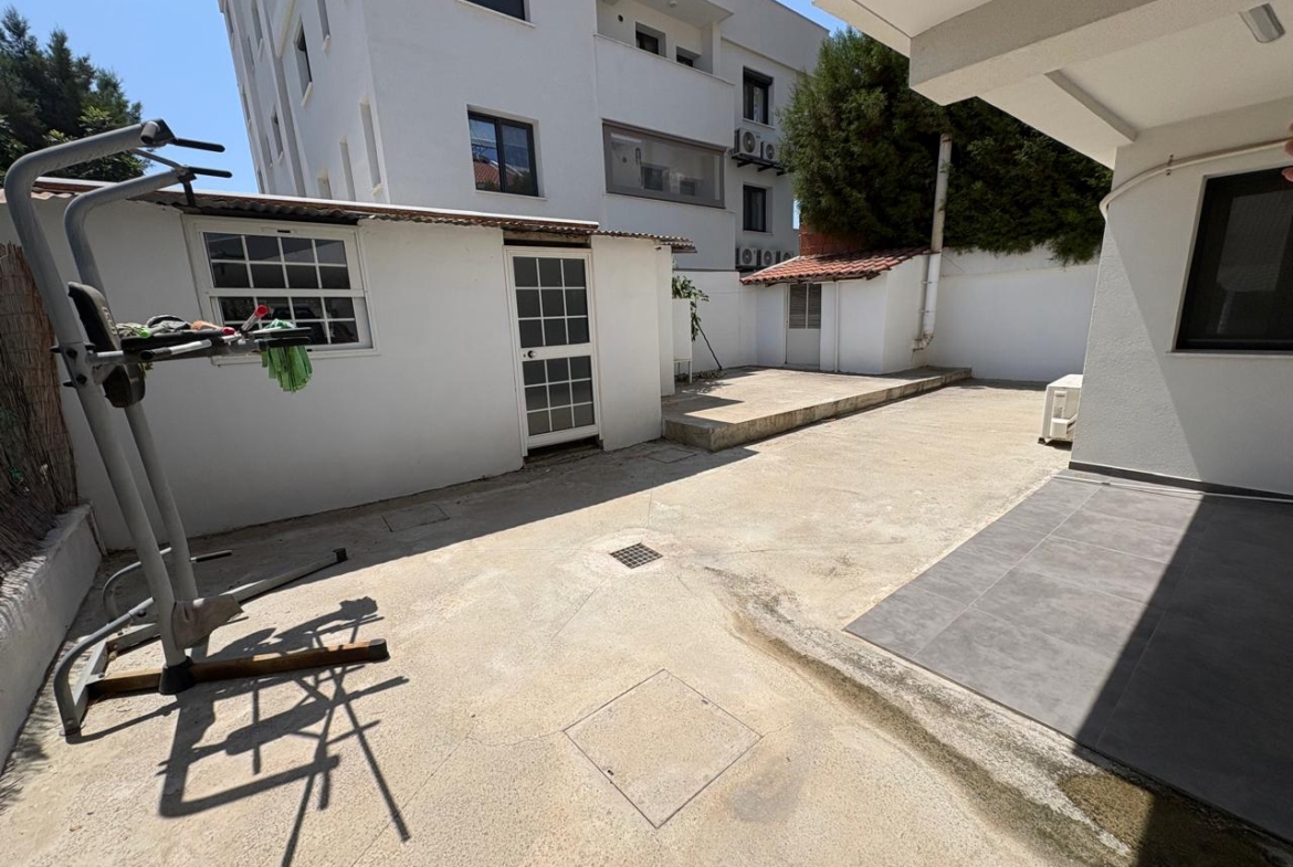 Fully Furnished 2-Bedroom Lower House with Private Yard for Reant, Mesa Geitonia, Limassol
