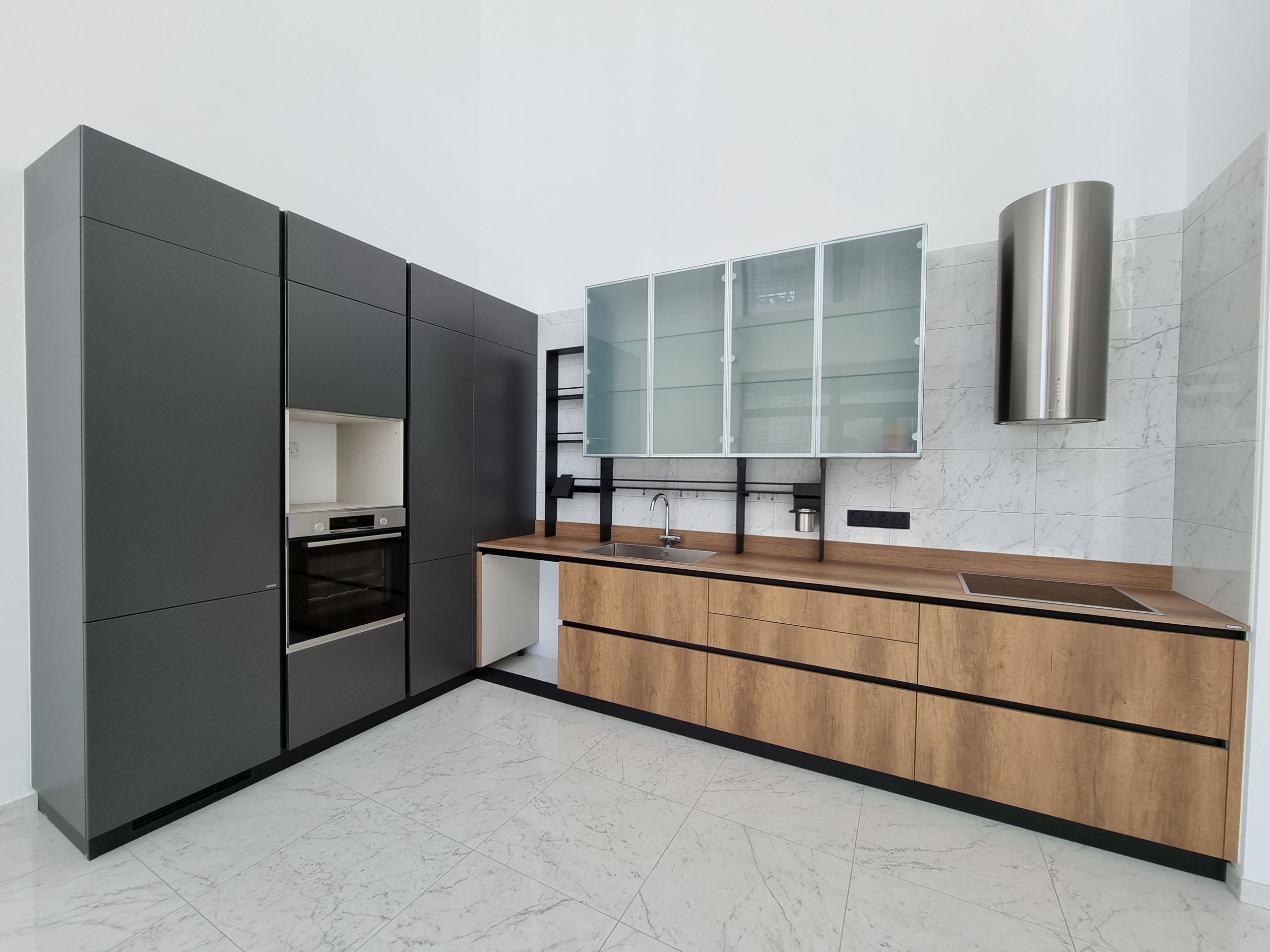 Luxury 2-Bedroom Duplex Apartment with Roof Garden for Sale, Germasogeia Tourist Area, Limassol