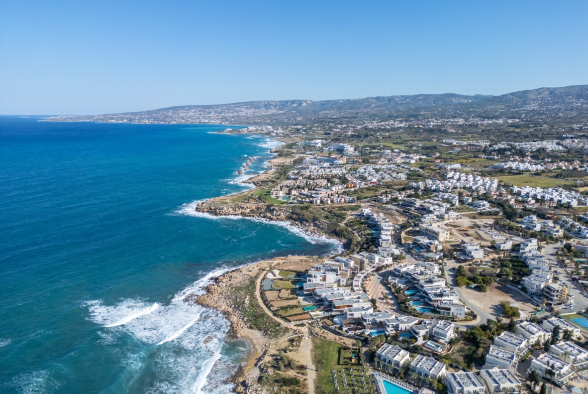 Luxury 3-Bedroom Ground-Floor Apartment – Chloraka, Paphos